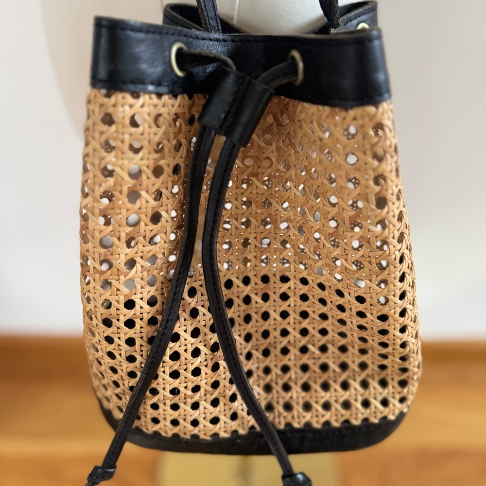 BEMBIEN Rattan Cannage Woven Bucket Bag
Black LTR Trim
O/S
Barley used
Cannage